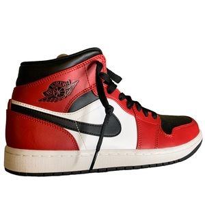 Nike Air Jordan 1 Mid Chicago Black Toe Size 8 Men | Size 9.5 Women